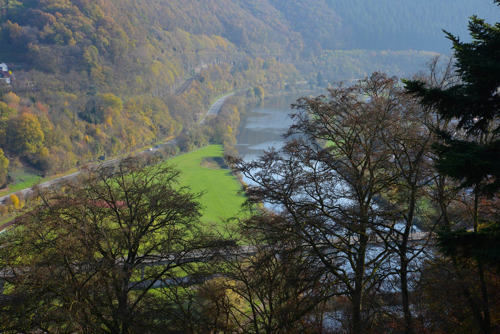 Blick von der Minneburg auf das Neckartal. Photo Credit: Cornelia Lohs Blick von der Minneburg auf das Neckartal. Photo Credit: Cornelia Lohs