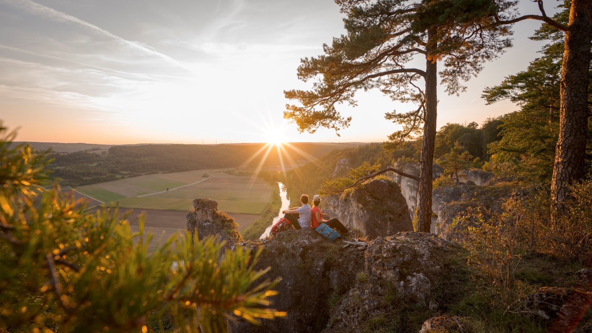 Blick von der Arnsberger Leite auf die Altmühl. Photo Credit: Naturpark Altmühltal Blick von der Arnsberger Leite auf die Altmühl. Photo Credit: Naturpark Altmühltal