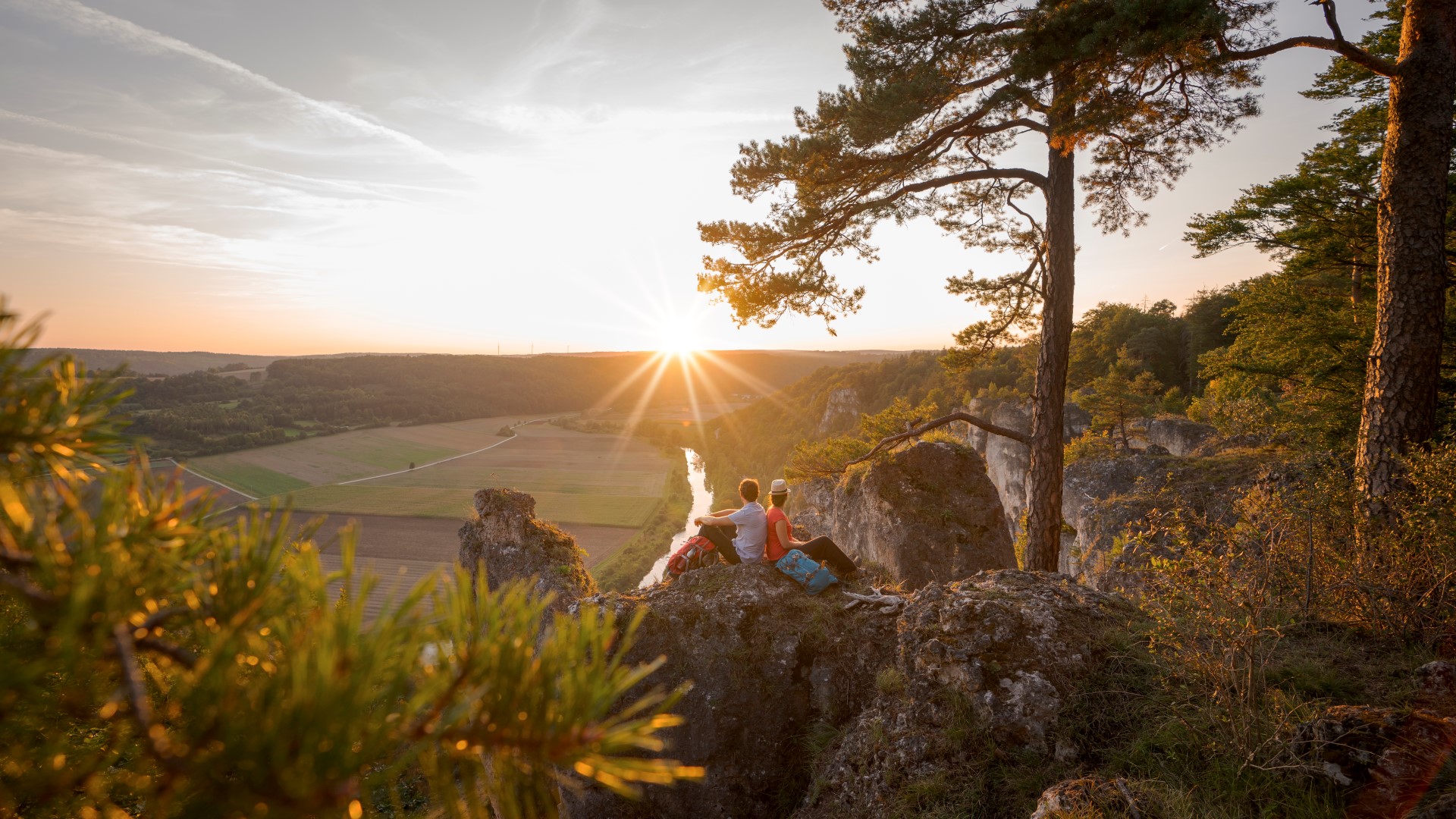 Blick von der Arnsberger Leite auf die Altmühl. Photo Credit: Naturpark Altmühltal