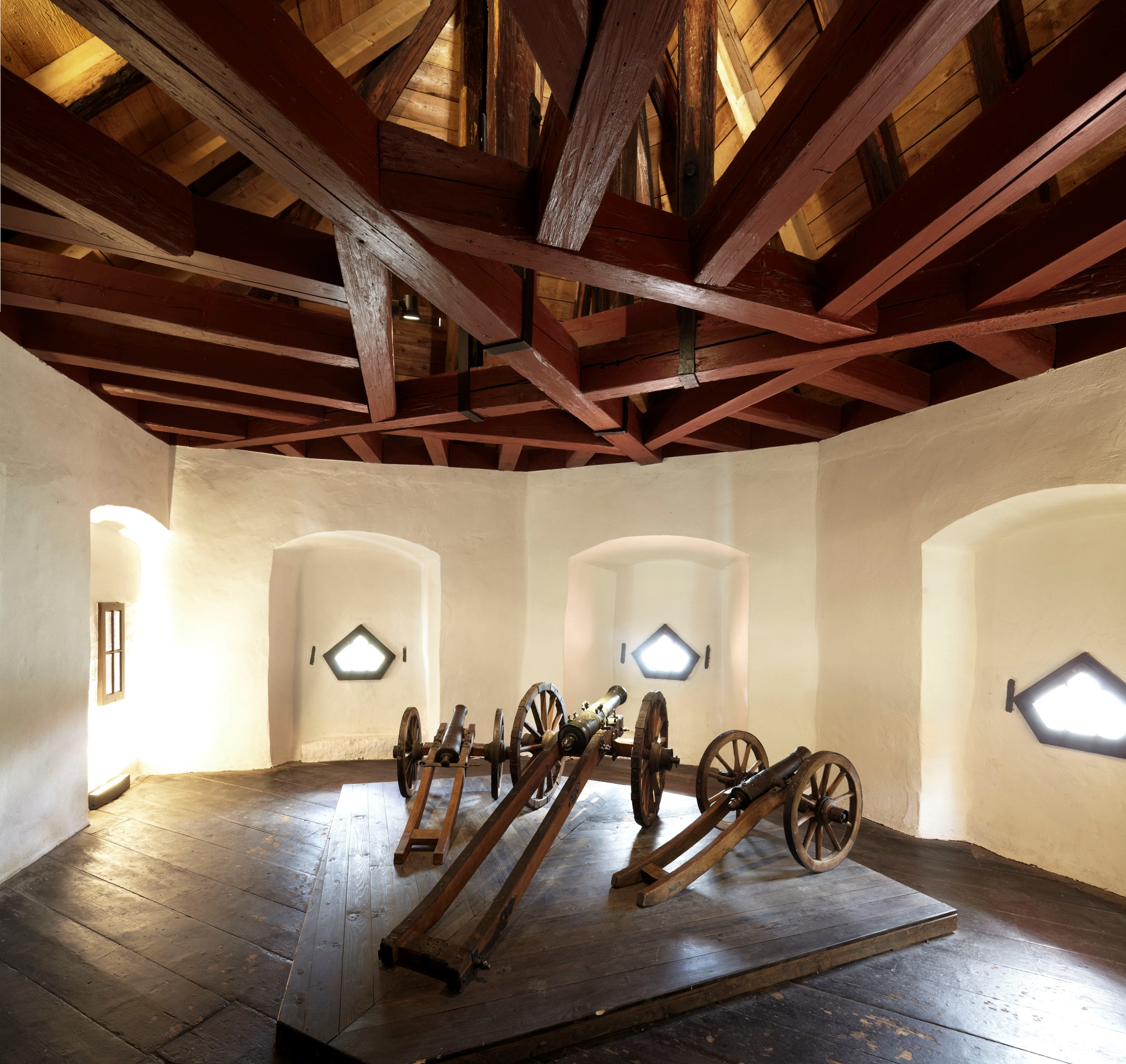 Kanonen dürfen bei einer Ausstellung auf einer Burg nicht fehlen. Photo Credit: GDKE Rheinland-Pfalz | Pfeuffer Kanonen dürfen bei einer Ausstellung auf einer Burg nicht fehlen. Photo Credit: GDKE Rheinland-Pfalz | Pfeuffer: