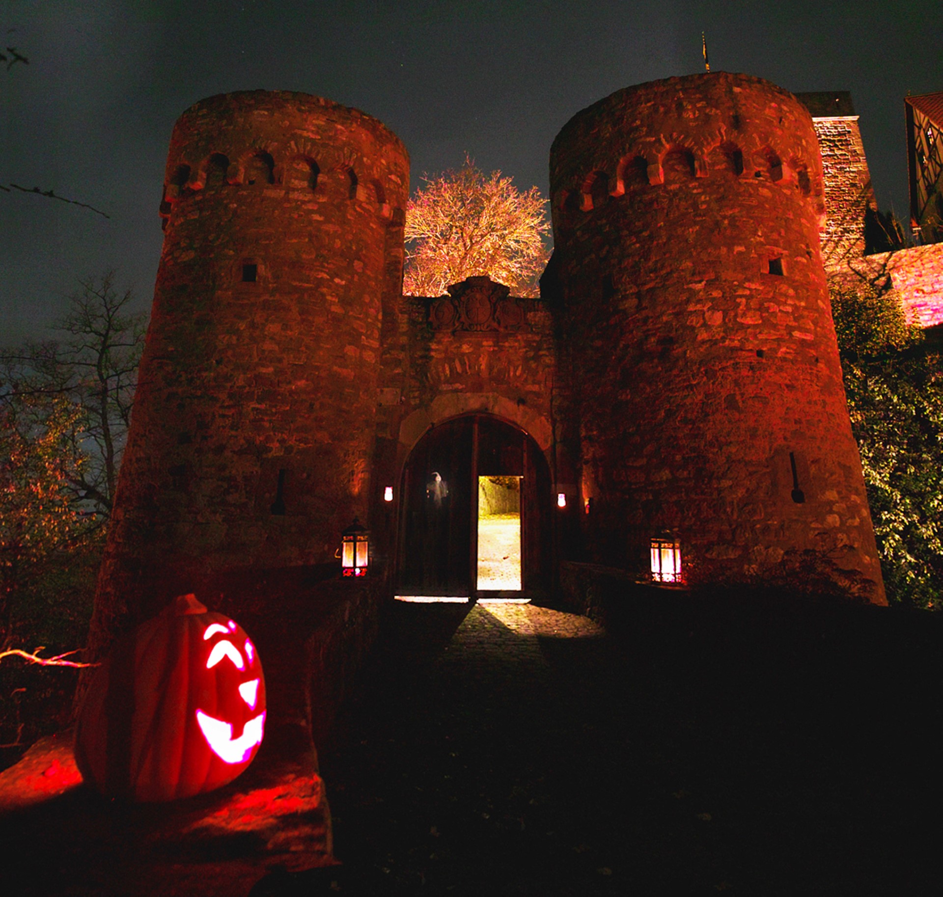 Burg Gamburg mit Kürbis. Photo Credit: Burg-und-Burgpark-Gamburg