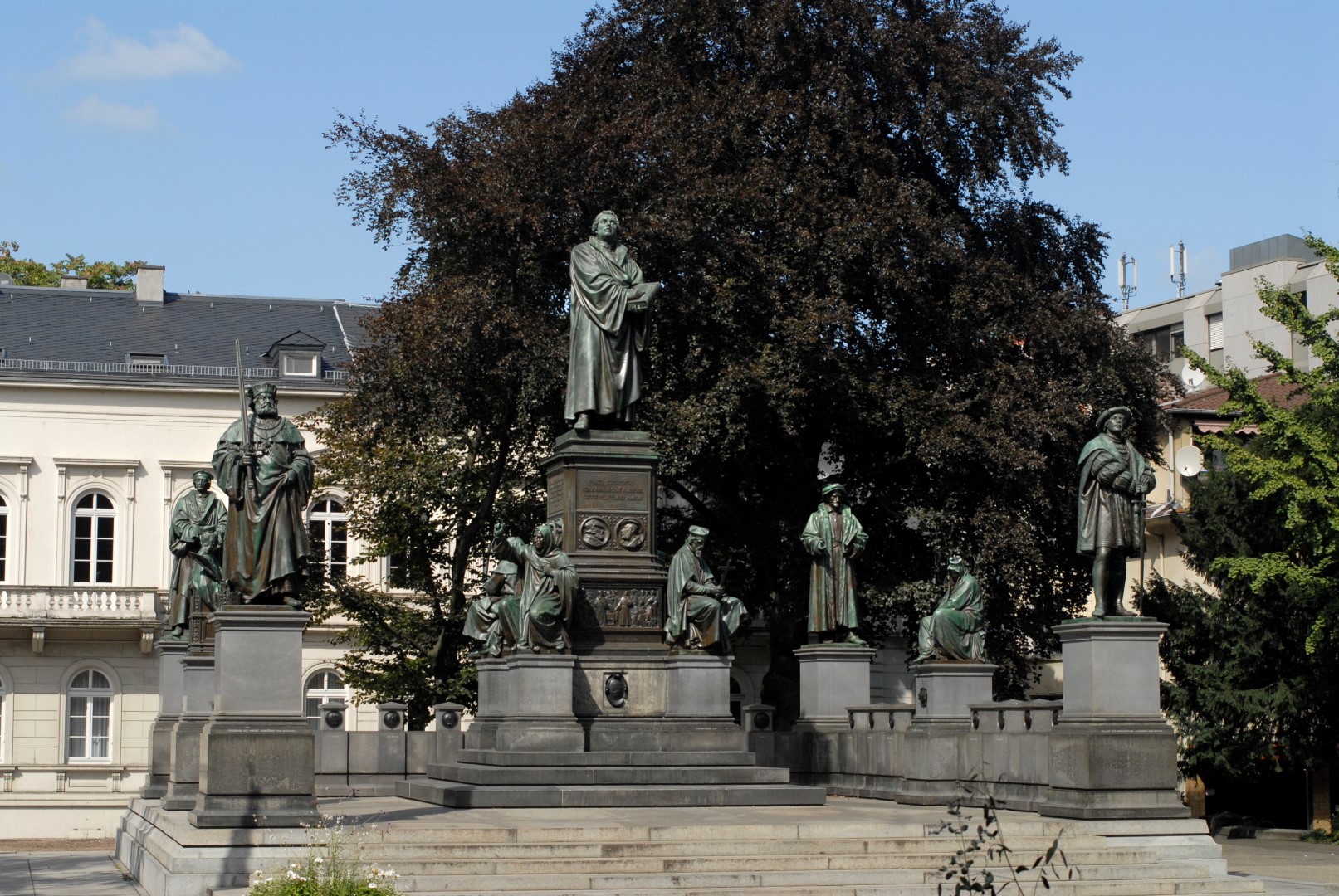 Lutherdenkmal in Worms. Photo Credit: Uwe Feuerbach