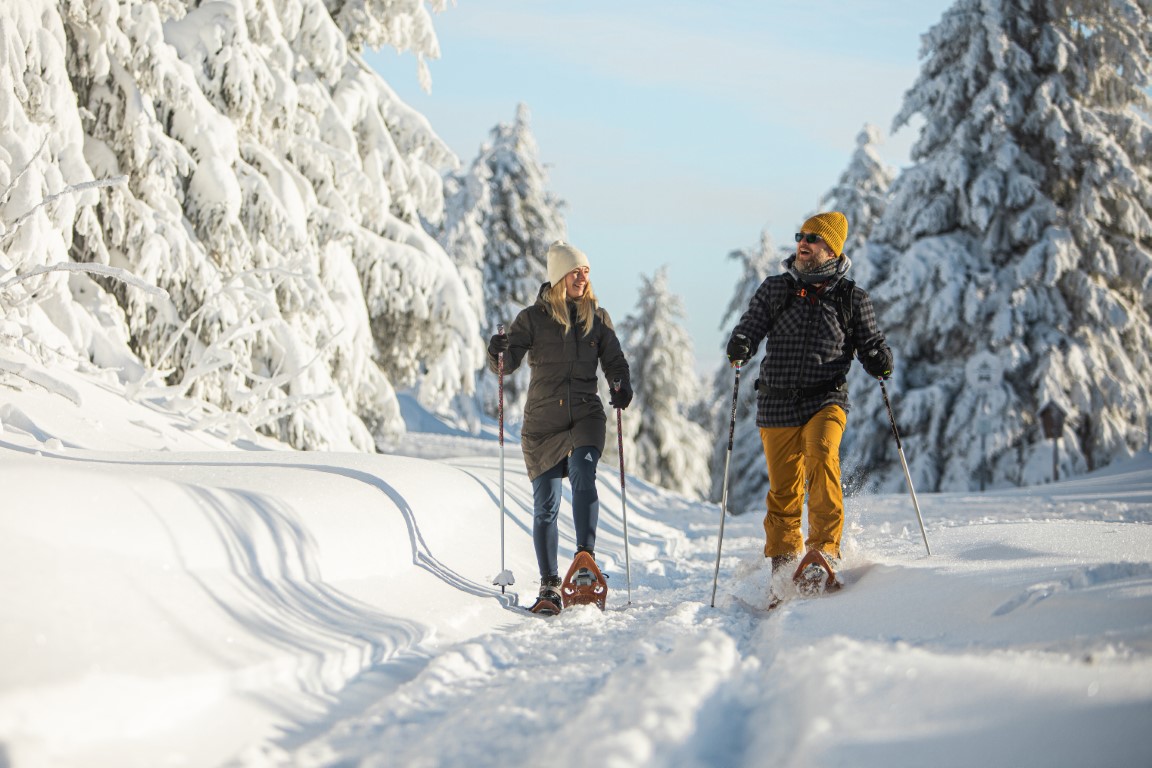 Schneeschuhwandern im Winter. Photo Credit: TVE | Studo2Media