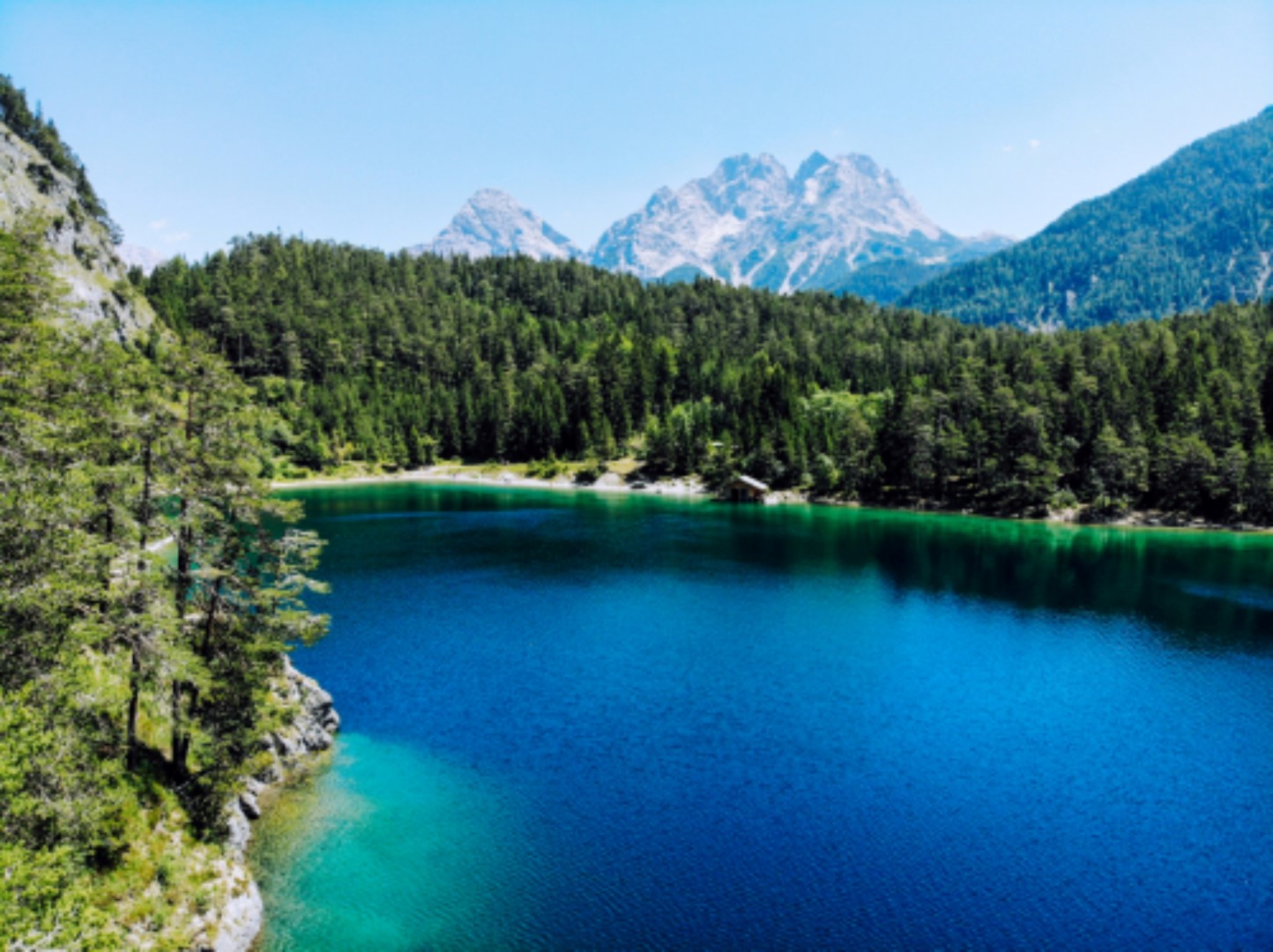 Der Blindsee ist ein ganz besonderes Naturjuwel und ein Zufluchtsort für Naturliebhaber. Photo Credit: Tiroler Zugspitz Arena