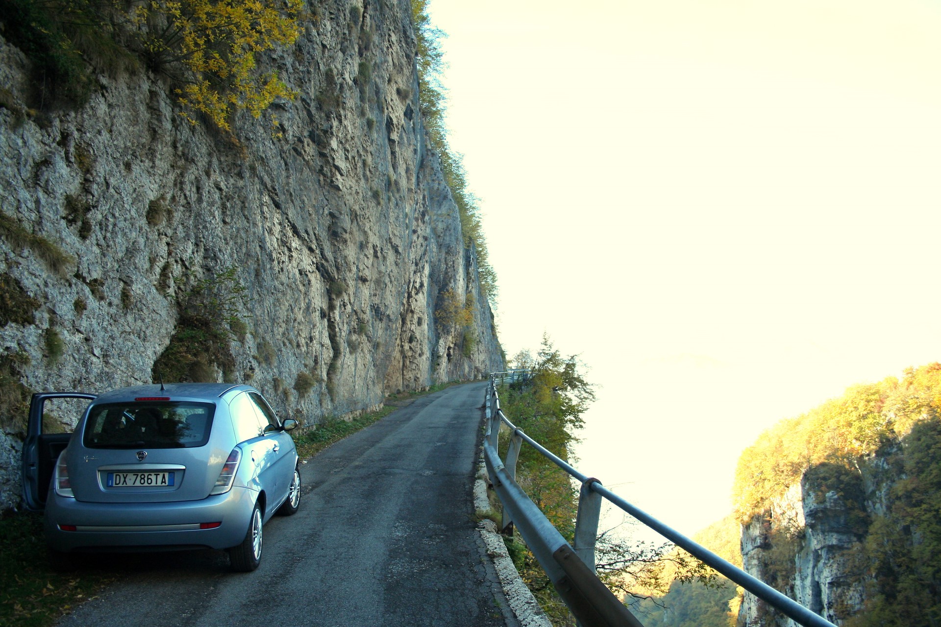 Straße nach Prada am Monte Baldo. Photo Credit: Jochen Müssig Straße nach Prada am Monte Baldo. Photo Credit: Jochen Müssig