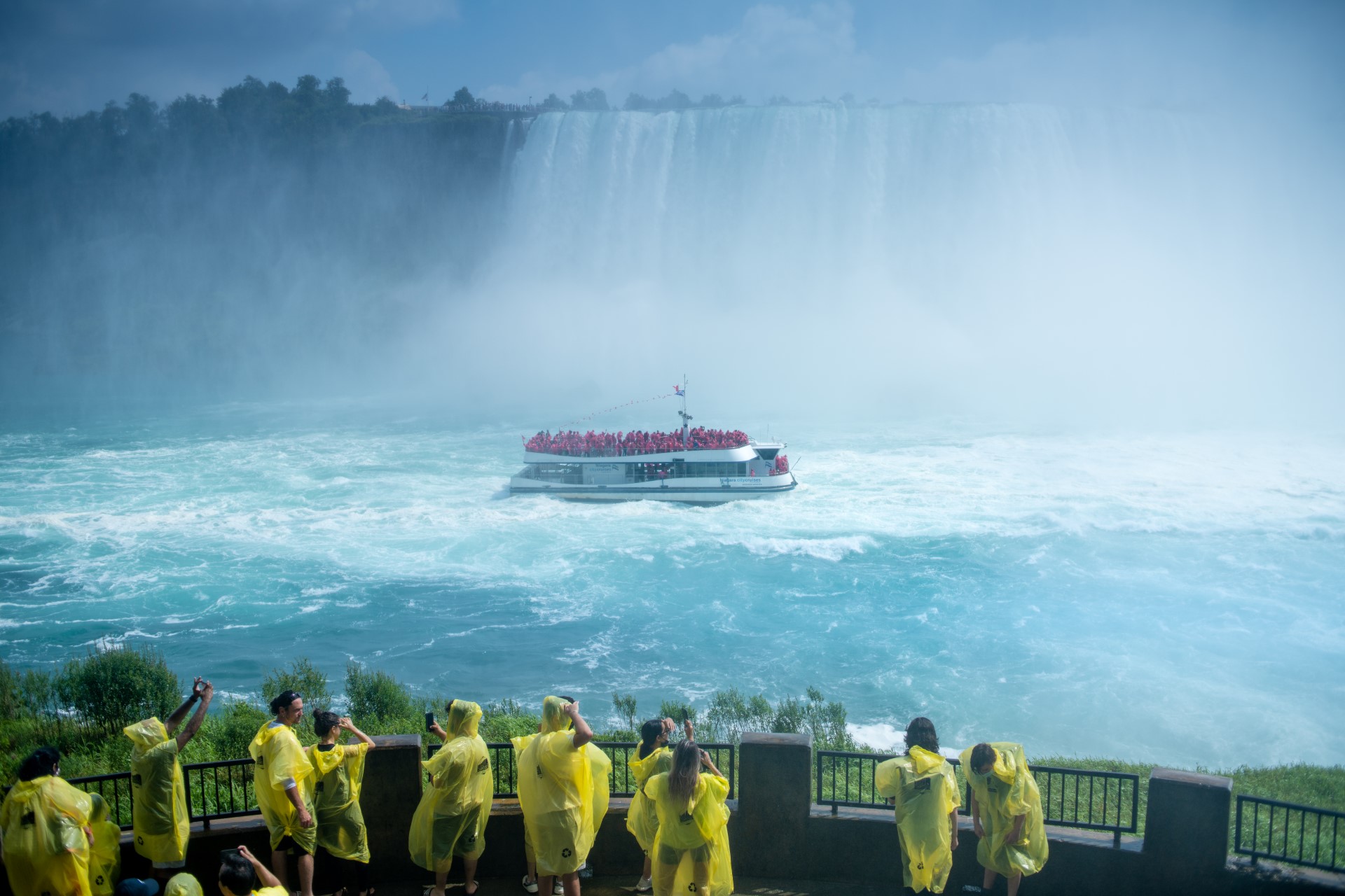 Die Tour führt zunächst von Toronto zu den Niagarafällen, dem wohl spektakulärsten Naturwunder der Welt. © Destination Ontario