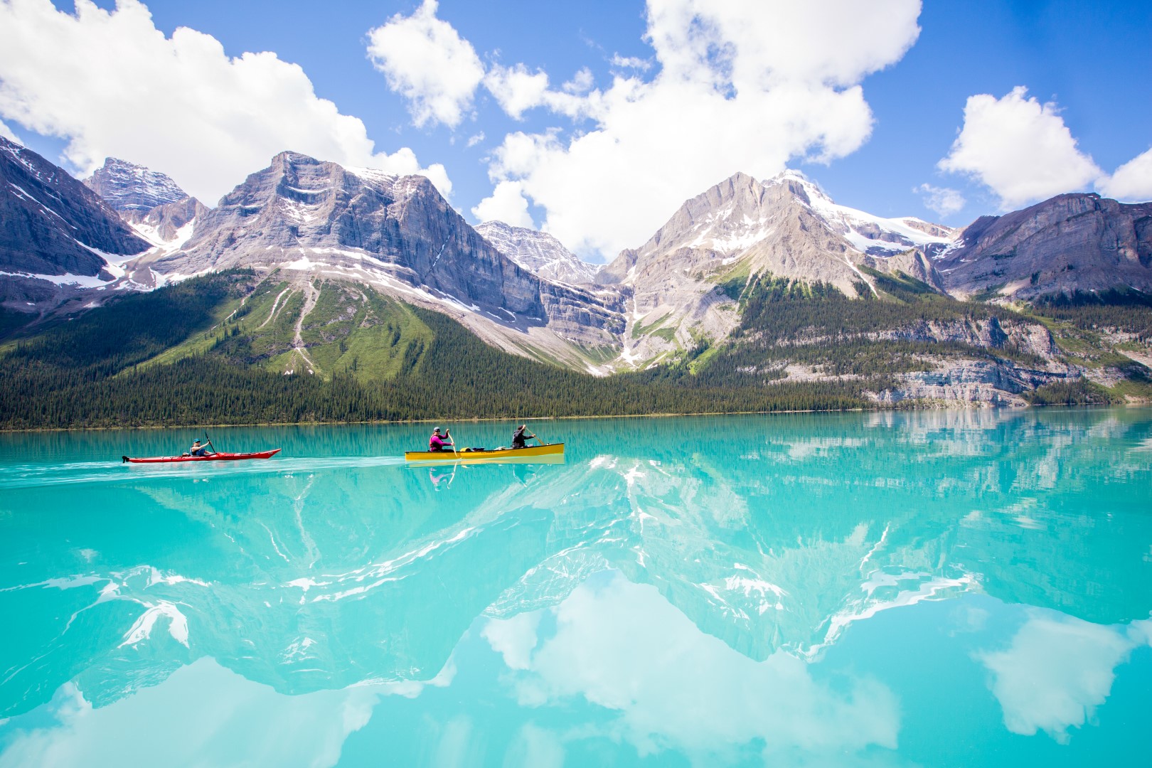Auf dem Maligne Lake (Alberta). Photo Credit: Parks Canada | Ryan Bray Auf dem Maligne Lake (Alberta). Photo Credit: Parks Canada | Ryan Bray