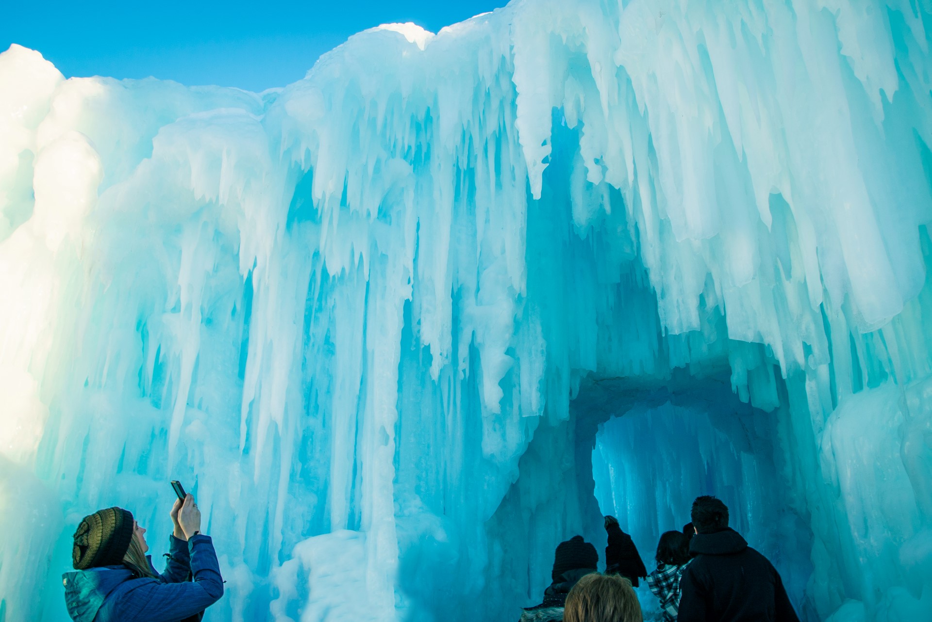 Ice Castles im Hawrelak Park. Photo Credit: Edmonton Tourism Ice Castles im Hawrelak Park. Photo Credit: Edmonton Tourism