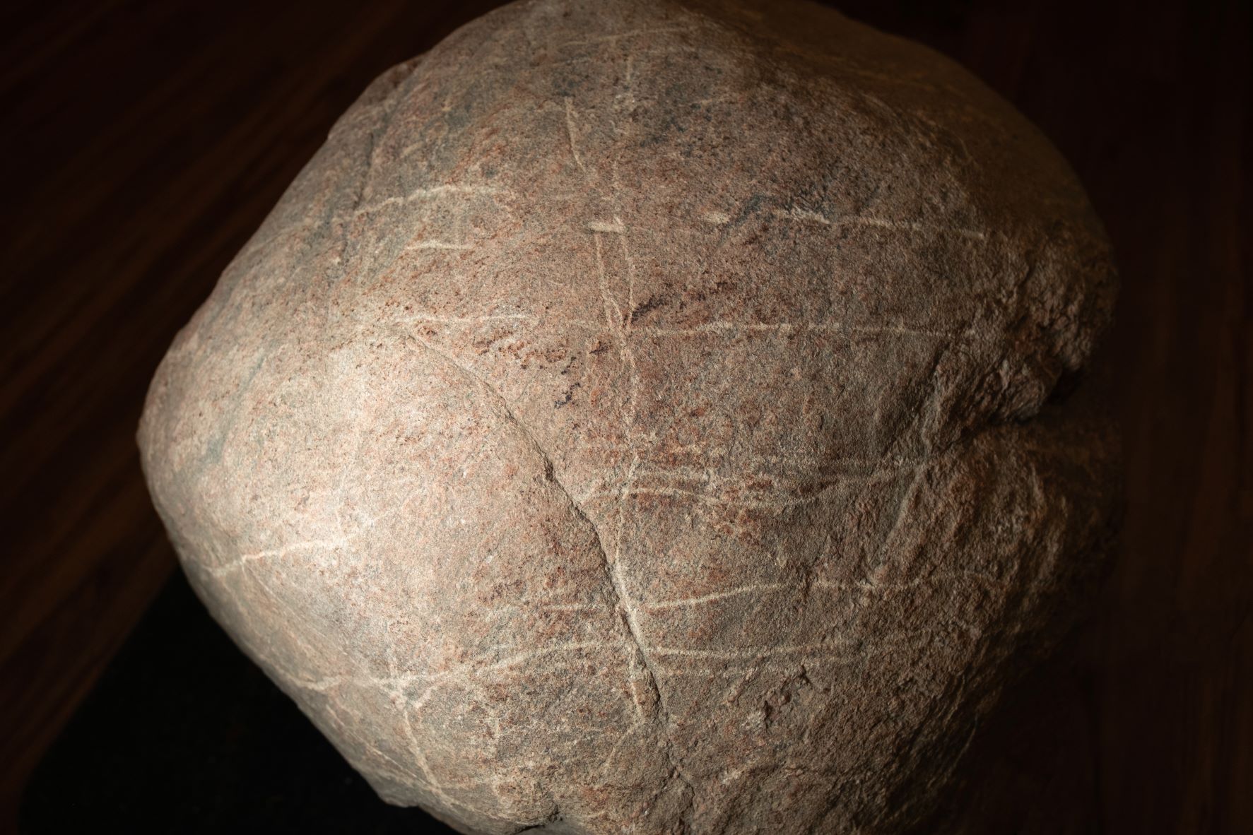 Petroglyphen-Fund aus Wanuskewin. Photo Credit: Wanuskewin