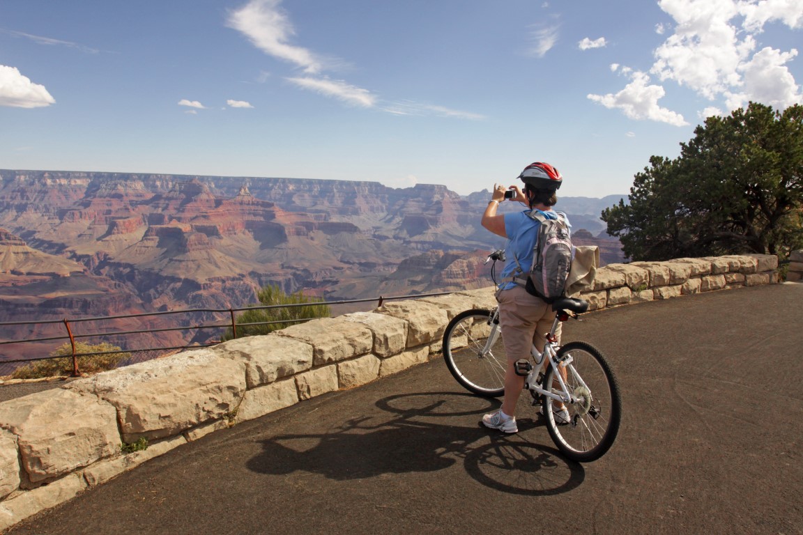 Mit dem Fahrrad den Grand Canyon entdecken. Photo Credit: Arizona Office of Tourism