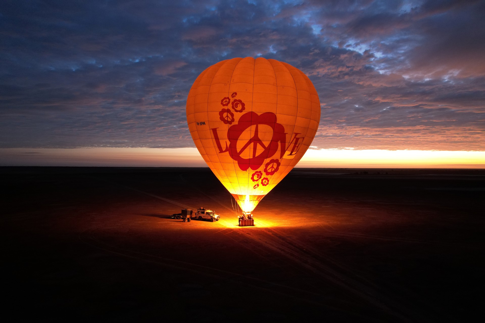 Die Ballons starten kurz vor dem Sonnenaufgang. Foto: BalloonAloft