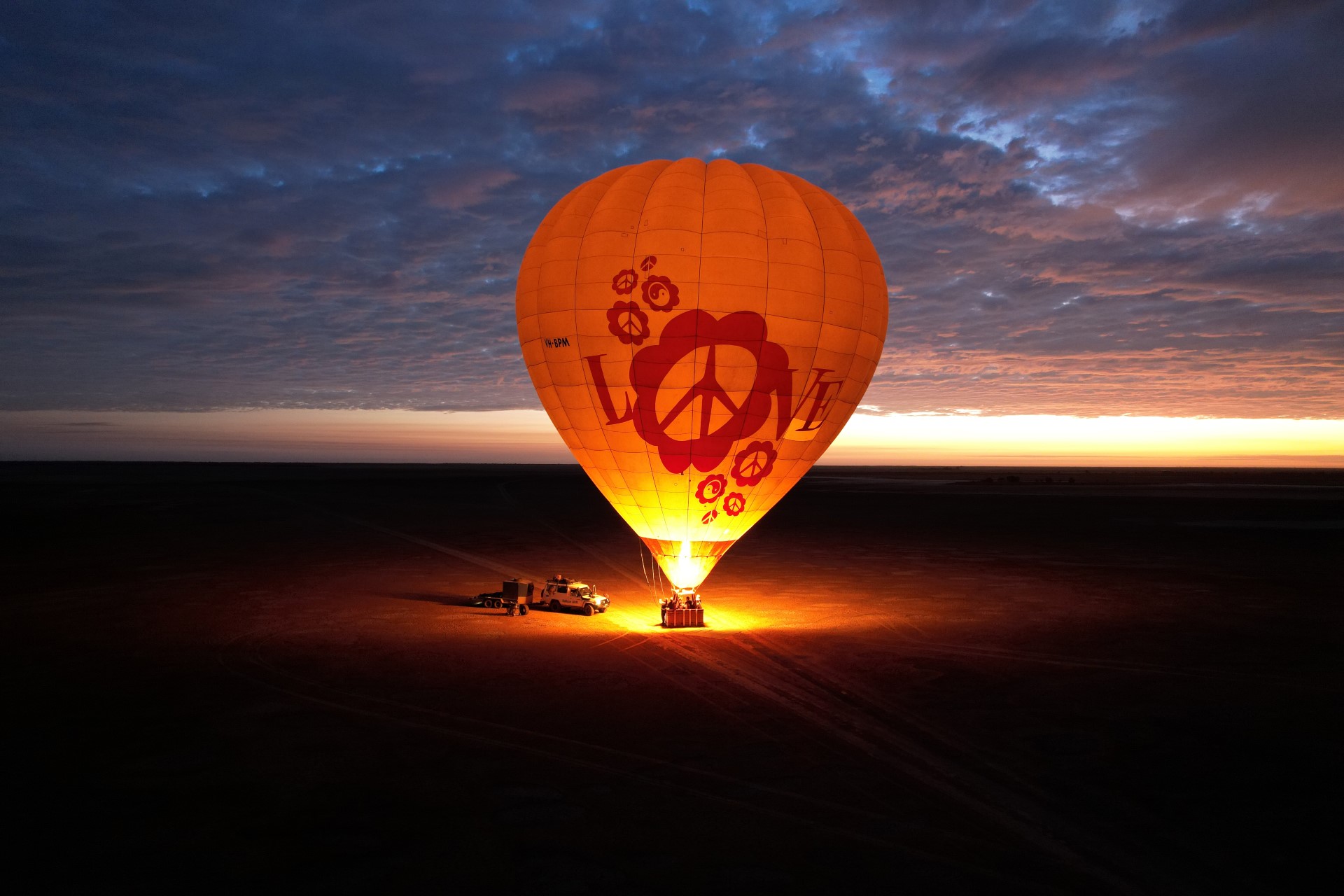 Die Ballons starten kurz vor dem Sonnenaufgang. Foto: BalloonAloft Die Ballons starten kurz vor dem Sonnenaufgang. Foto: BalloonAloft