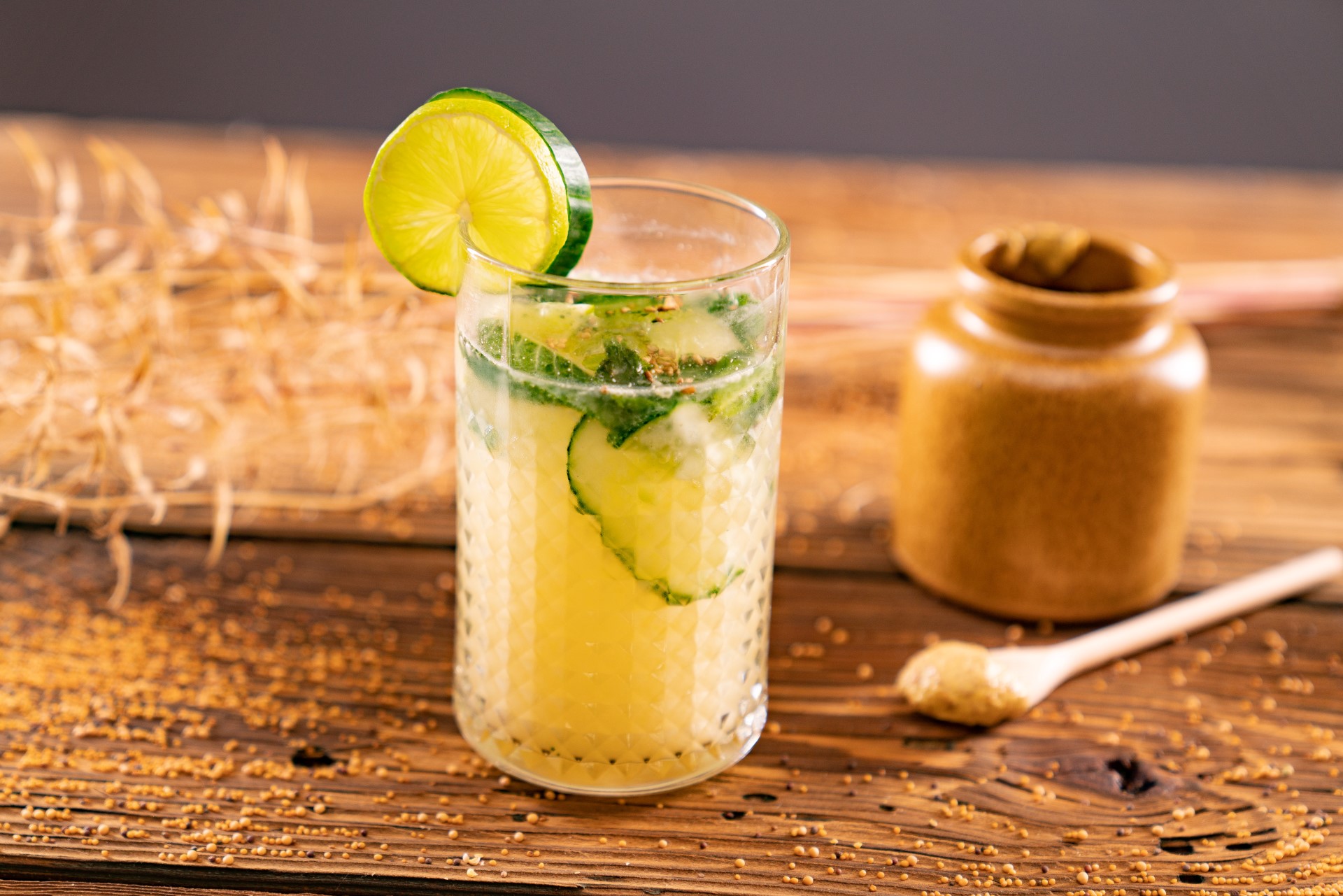 Senfwochen – wie wäre es mit Cocktails, die mit Senf verfeinert werden. Foto: Norman Paeth Senfwochen – wie wäre es mit Cocktails, die mit Senf verfeinert werden. Foto: Norman Paeth