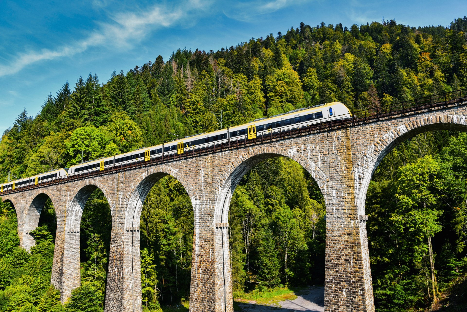 Die Höllentalbahn auf dem Ravennaviadukt. Foto: Hochschwarzwald Tourismus GmbH Die Höllentalbahn auf dem Ravennaviadukt. Foto: Hochschwarzwald Tourismus GmbH