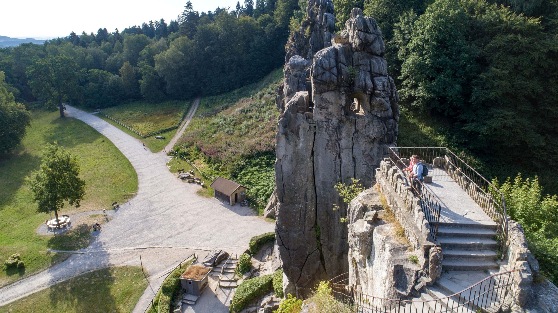 Die Externsteine. Foto: djd | Tourismus NRW | Teutoburger Wald Tourismus