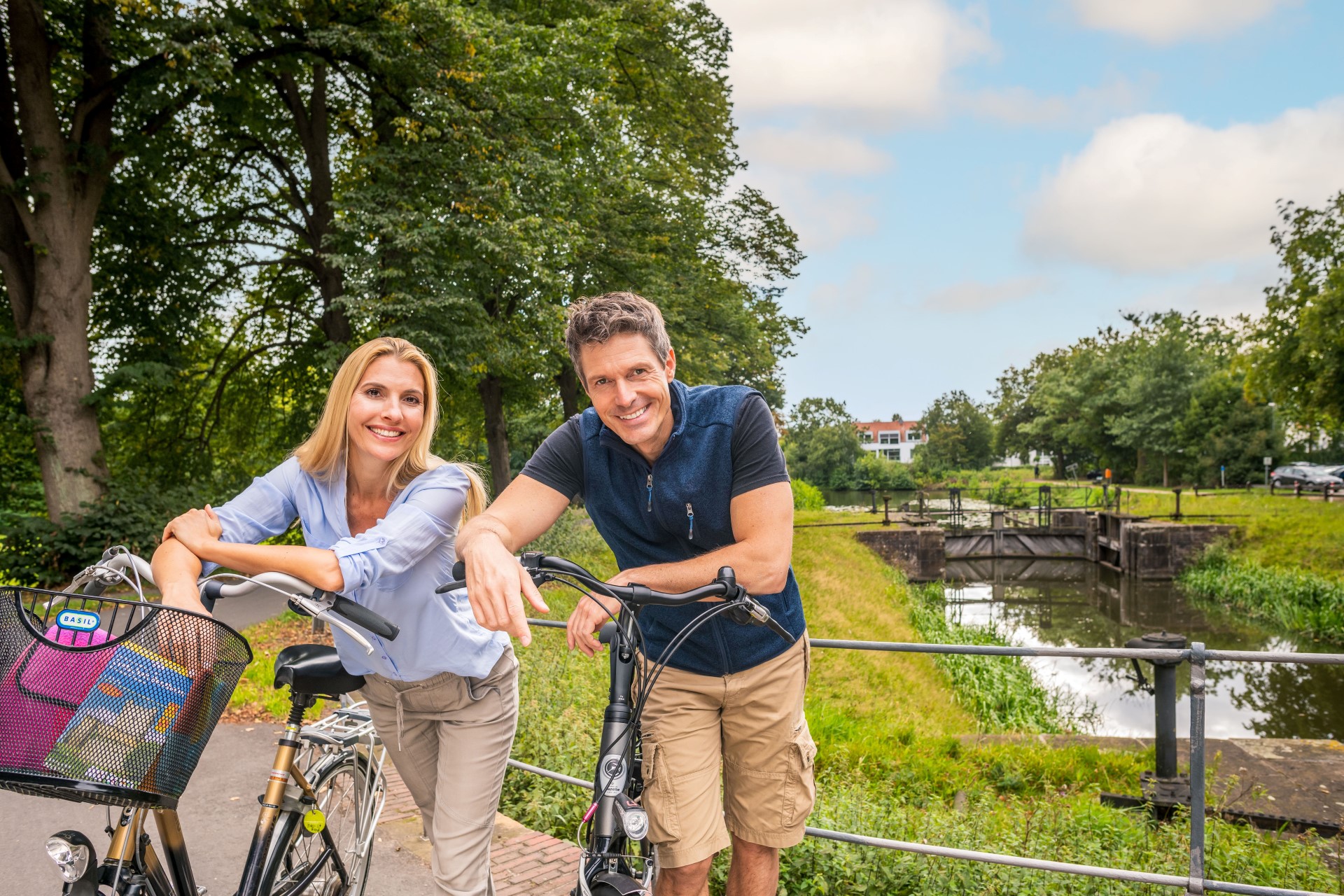 In und um Nordhorn führen zahlreiche Radwege an den Kanälen entlang. Foto: djd | TMN | Markus Tiemann In und um Nordhorn führen zahlreiche Radwege an den Kanälen entlang. Foto: djd | TMN | Markus Tiemann