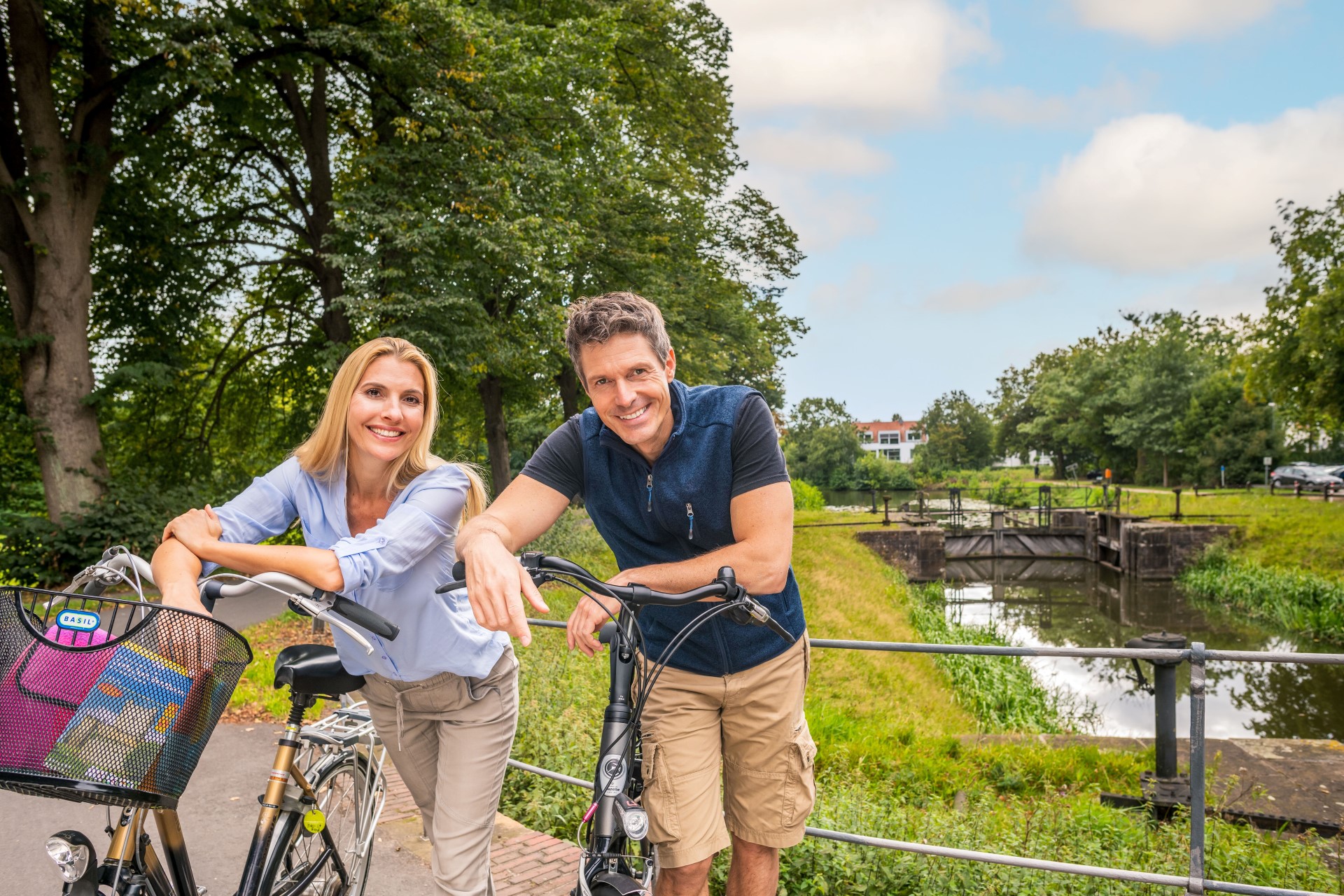 In und um Nordhorn führen zahlreiche Radwege an den Kanälen entlang. Foto: djd | TMN | Markus Tiemann