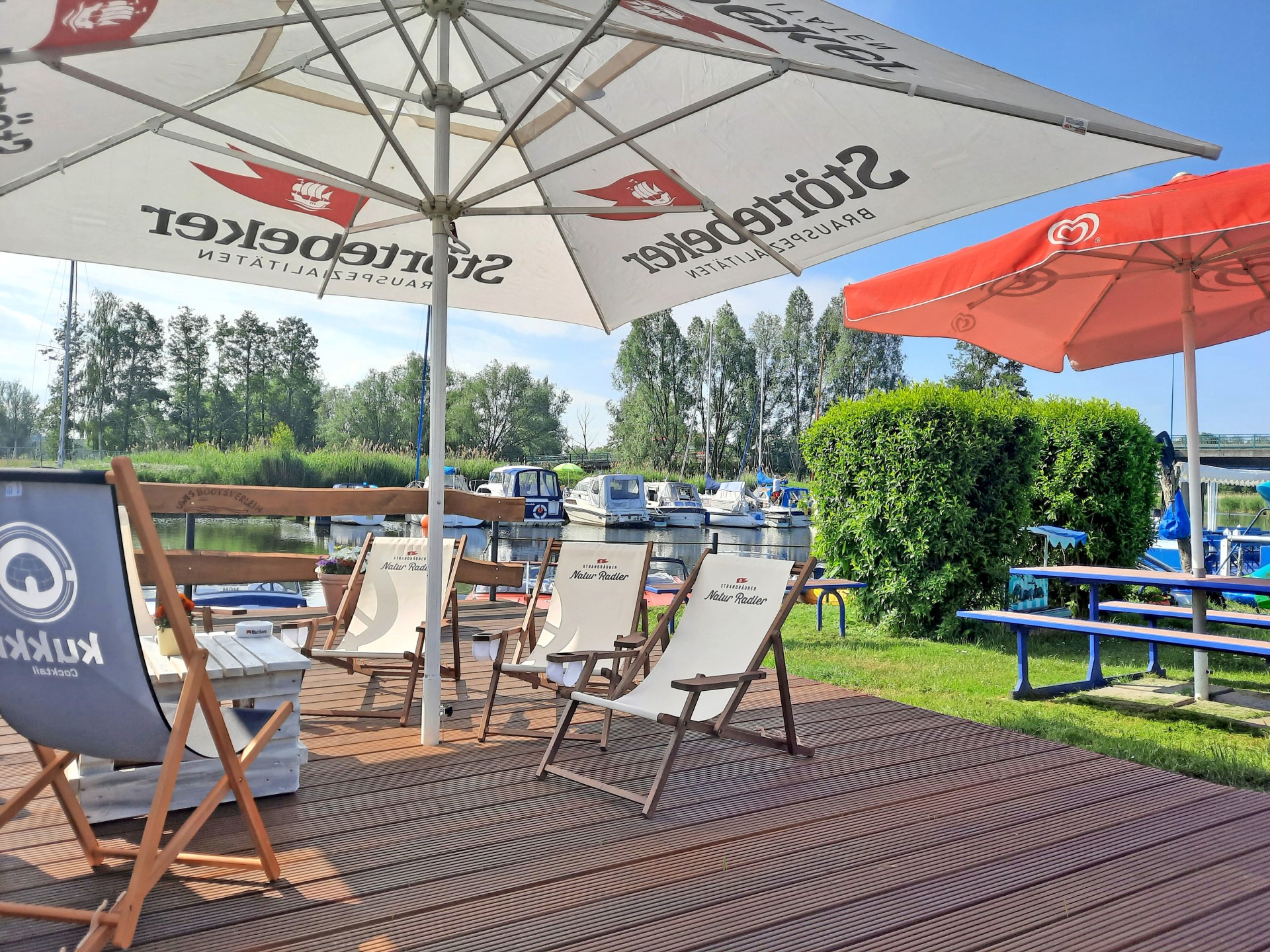 Coole Strand- und Hafenbars laden zum Chillen ein. Foto: djd | Tourismusverein Stettiner Haff