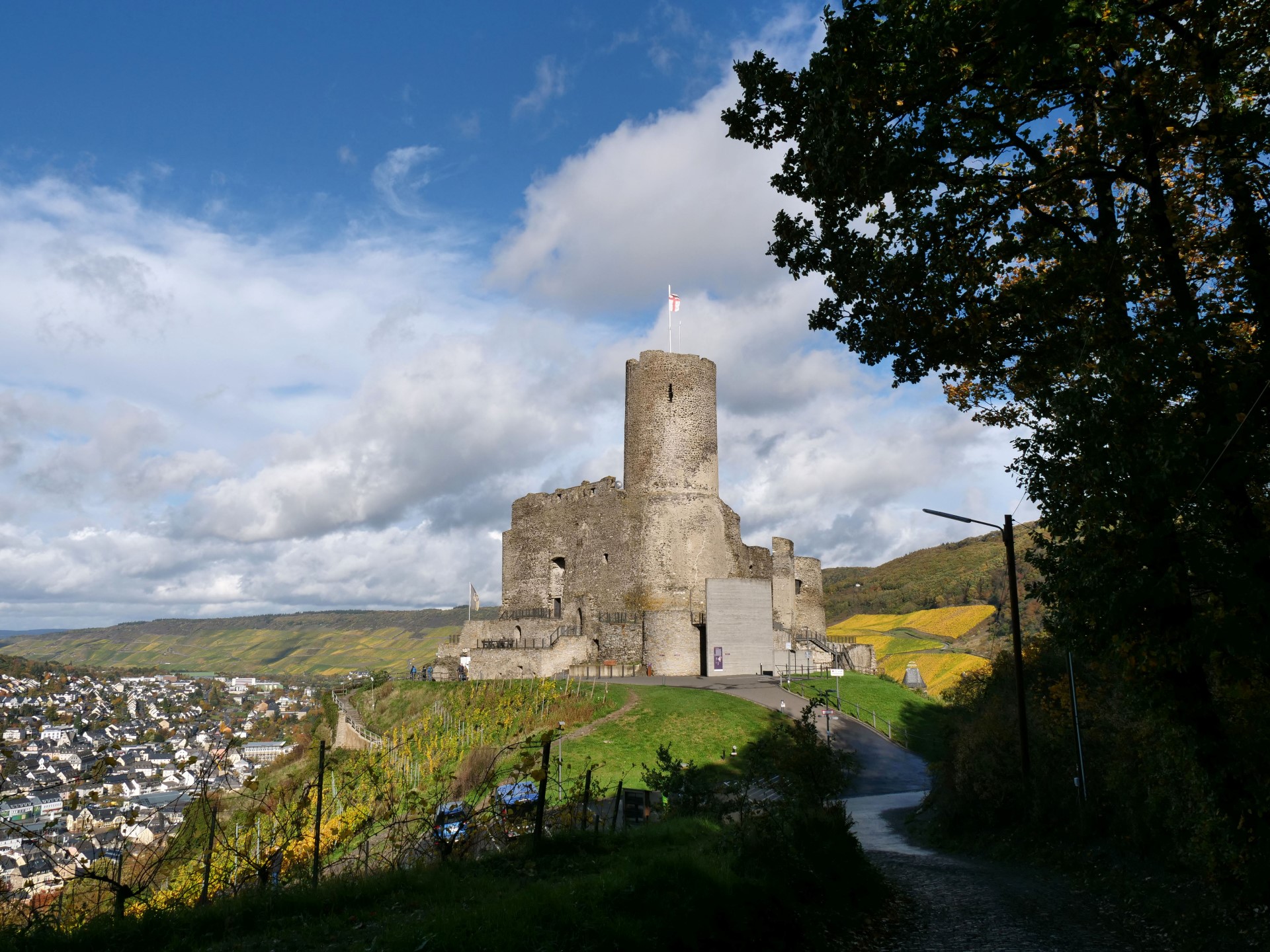 Burgruine Landshut. Foto: djd | Wein- und Ferienregion Bernkastel-Kues | FL Bernkastel-Kues Burgruine Landshut. Foto: djd | Wein- und Ferienregion Bernkastel-Kues | FL Bernkastel-Kues