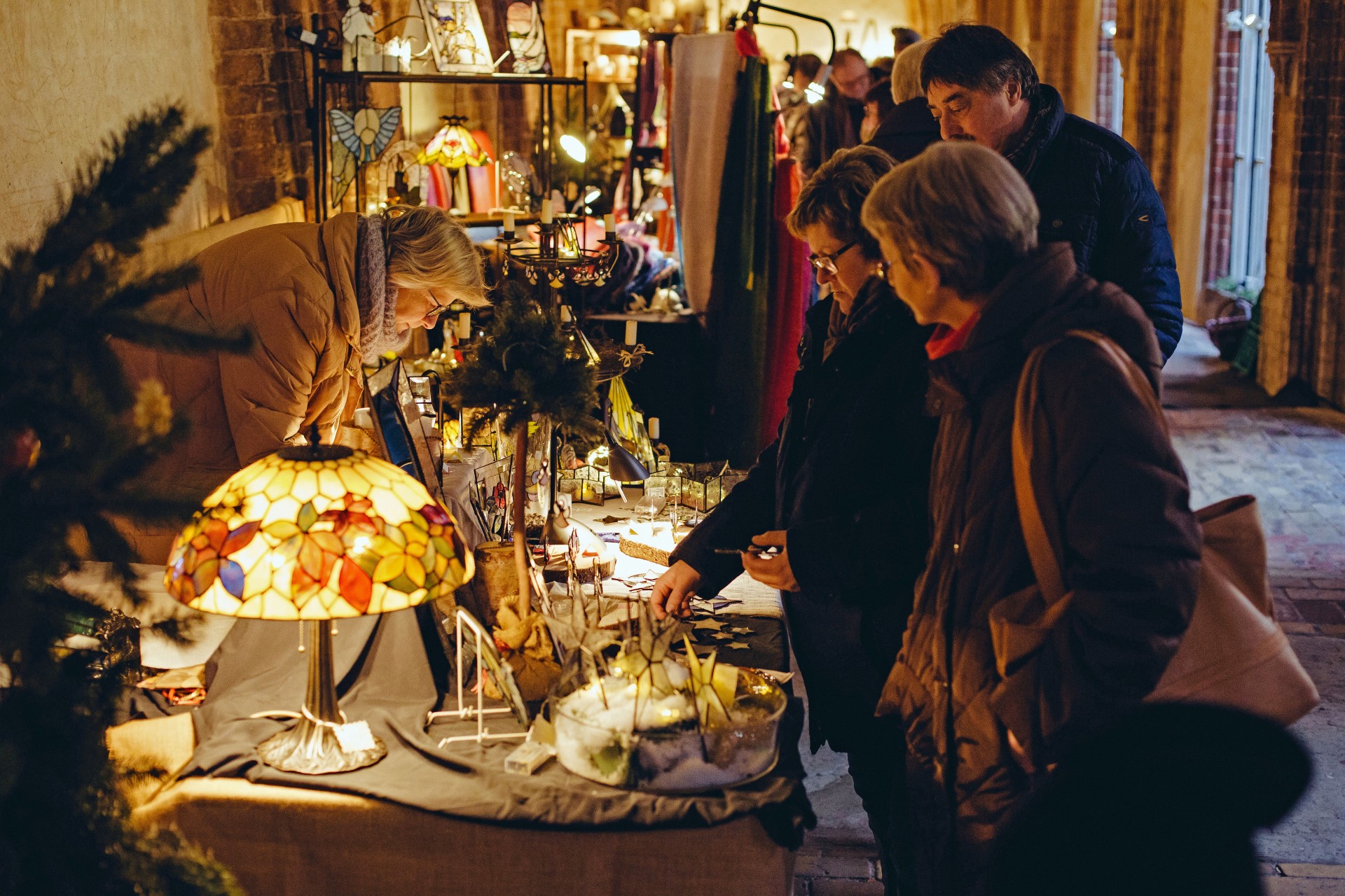 Der traditionelle, weihnachtliche Schwahlmarkt im St. Petri Dom zu Schleswig. Foto: djd | www.ostseefjordschlei.de | Sinnlicht-Fotografie Der traditionelle, weihnachtliche Schwahlmarkt im St. Petri Dom zu Schleswig. Foto: djd | www.ostseefjordschlei.de | Sinnlicht-Fotografie