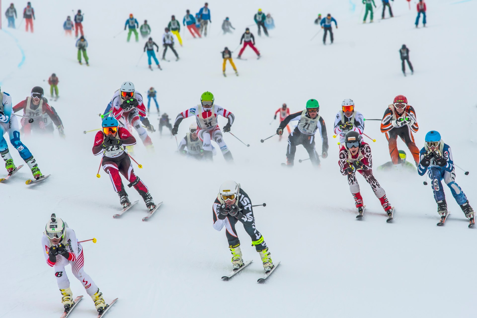 Die unpräparierte, buckelige Piste fordert Muskelkraft, Ausdauer und Talent. Die unpräparierte, buckelige Piste fordert Muskelkraft, Ausdauer und Talent.