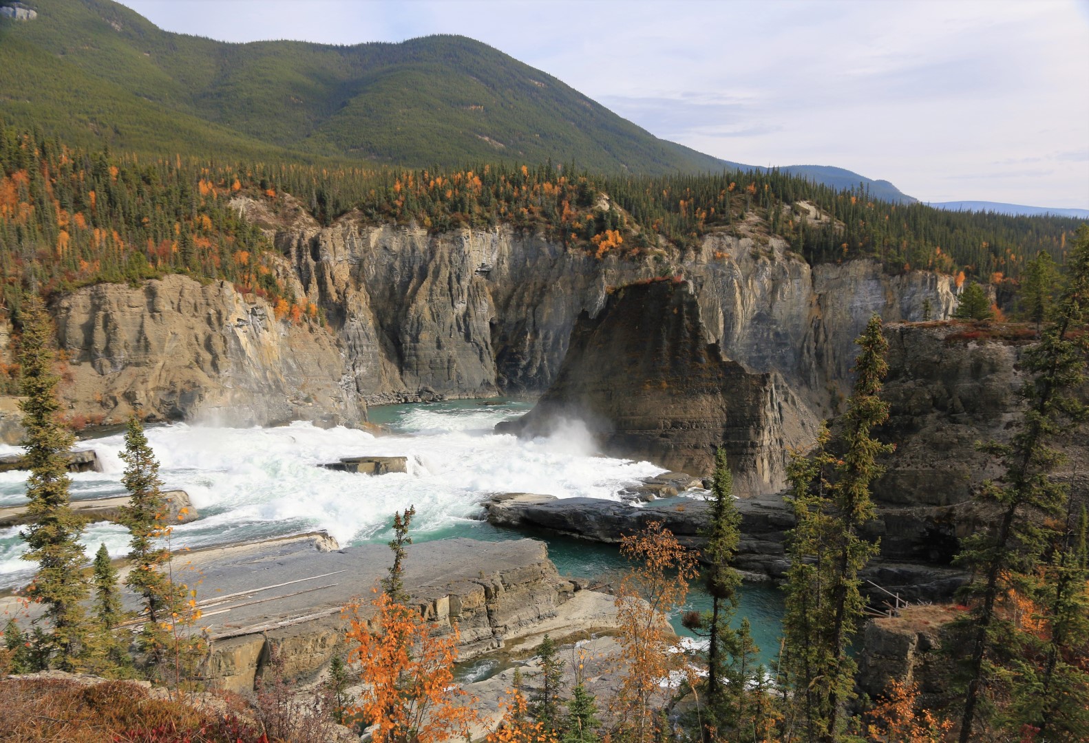 Nahanni National Park. Foto: Shutterstock | Gegi Goggle Nahanni National Park. Foto: Shutterstock | Gegi Goggle