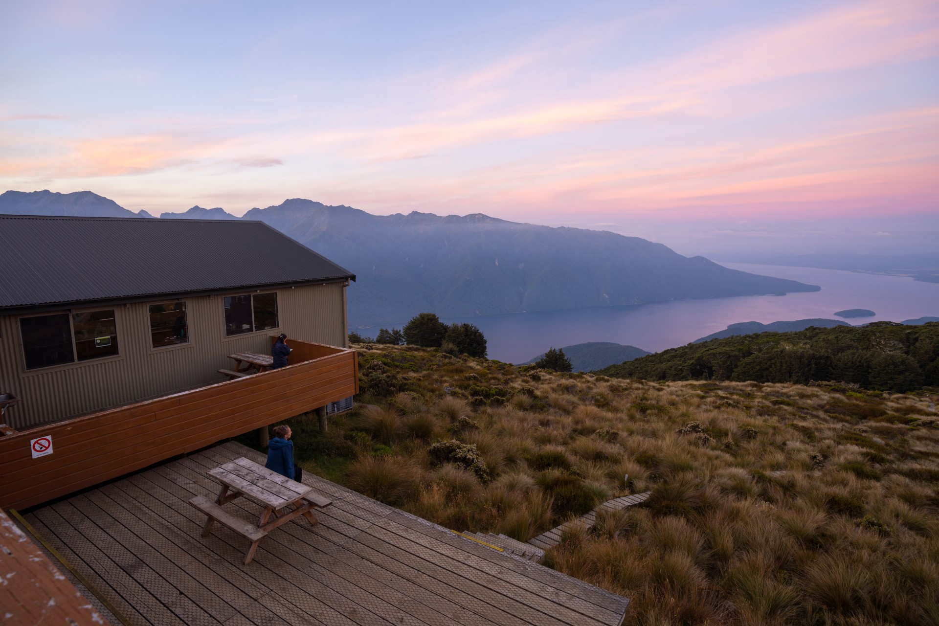 Sonnenuntergang an der Luxmore Hut. Foto Tourism New Zealand