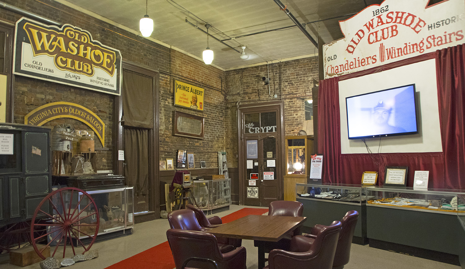 Eingesperrt im ältesten Saloon von Virginia City untersuchen Gäste nachts freiwillig mystische Vorkommnisse. Eingesperrt im ältesten Saloon von Virginia City untersuchen Gäste nachts freiwillig mystische Vorkommnisse.