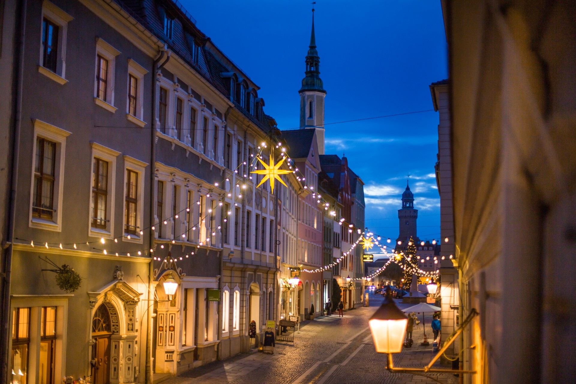 Zur Weihnachtszeit erstrahlen die Straßen und Gassen der Görlitzer Altstadt in einem ganz besonderen Glanz. Foto: Jakub Purej Zur Weihnachtszeit erstrahlen die Straßen und Gassen der Görlitzer Altstadt in einem ganz besonderen Glanz. Foto: Jakub Purej