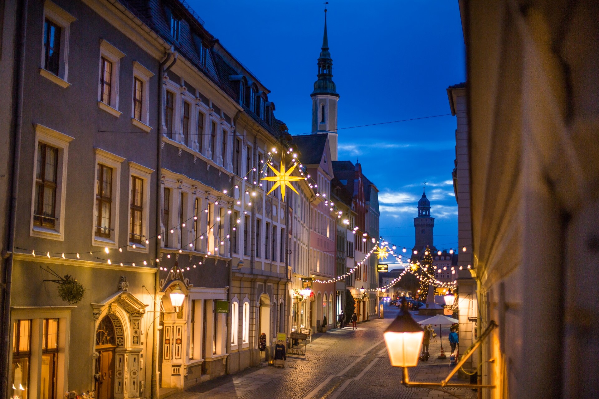 Zur Weihnachtszeit erstrahlen die Straßen und Gassen der Görlitzer Altstadt in einem ganz besonderen Glanz. Foto: Jakub Purej 