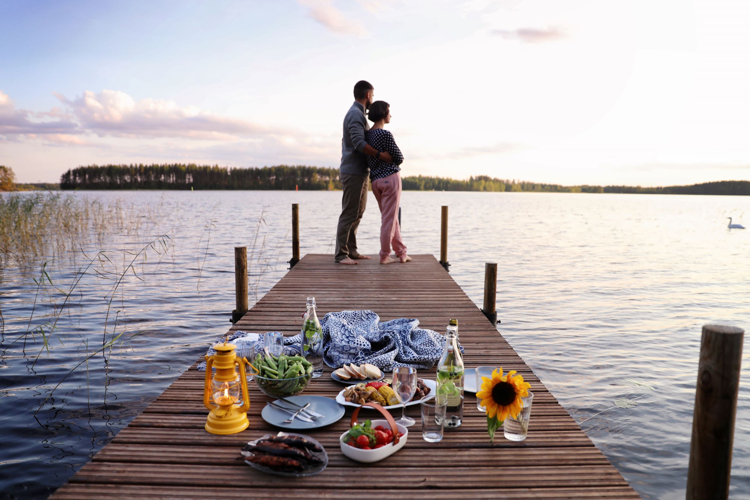 Picknick mit saisonalen und lokalen Lebensmitteln. Foto: Harri Tarvainen Picknick mit saisonalen und lokalen Lebensmitteln. Foto: Harri Tarvainen