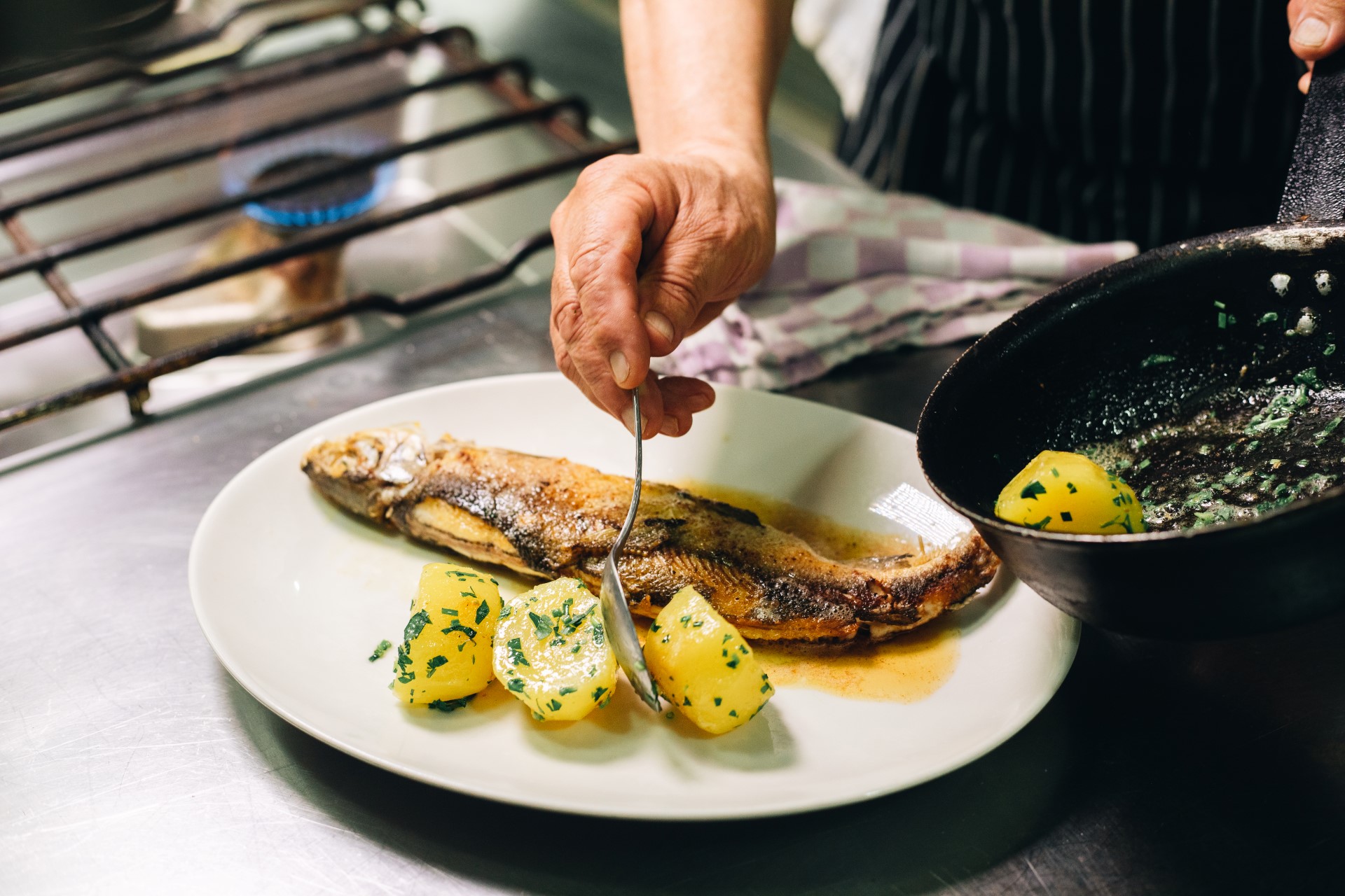 Zu Ostern kommt im Chiemgau Fisch auf den Tisch. Foto: Chiemgau Tourismus e.V.