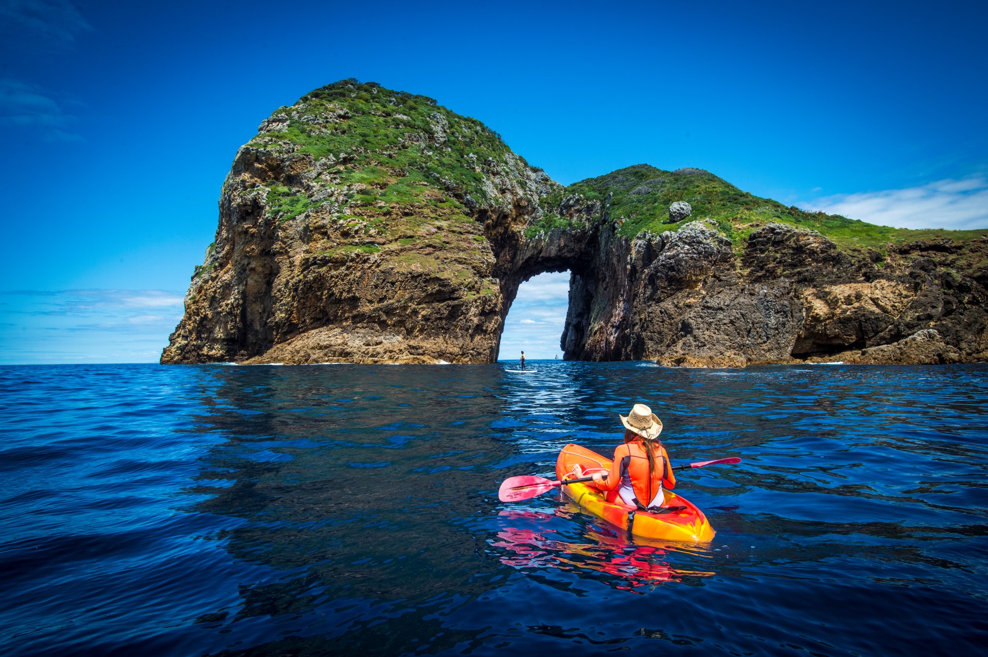 Paddleboarding vor den Poor Knights Islands (Nordinsel). Foto: David Kirkland