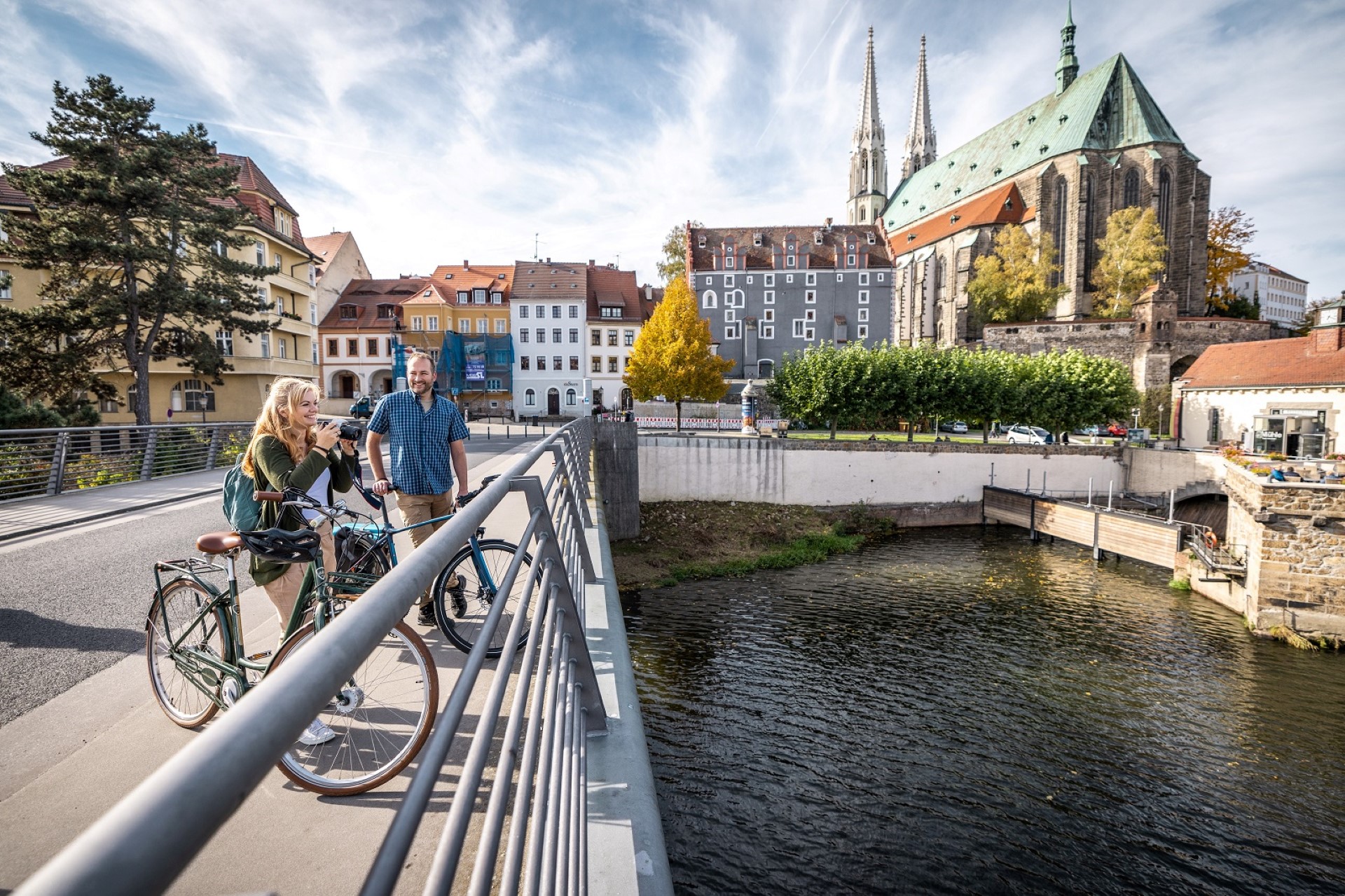 Mitten auf der Altstadtbrücke steht man mit einem Fuß in Deutschland und mit dem anderen in Polen. Foto: Philipp Herfort Mitten auf der Altstadtbrücke steht man mit einem Fuß in Deutschland und mit dem anderen in Polen. Foto: Philipp Herfort
