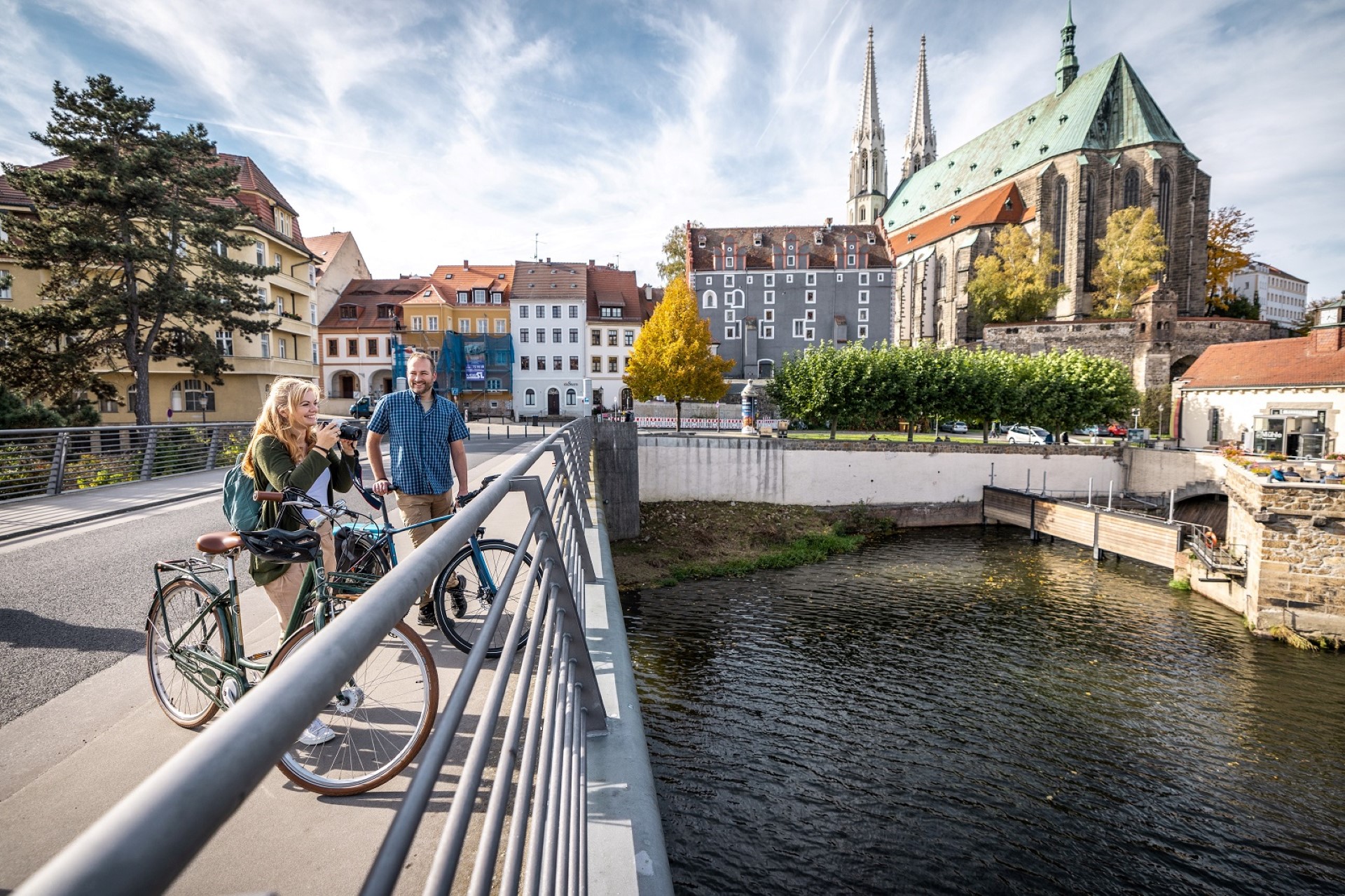 Mitten auf der Altstadtbrücke steht man mit einem Fuß in Deutschland und mit dem anderen in Polen. Foto: Philipp Herfort 