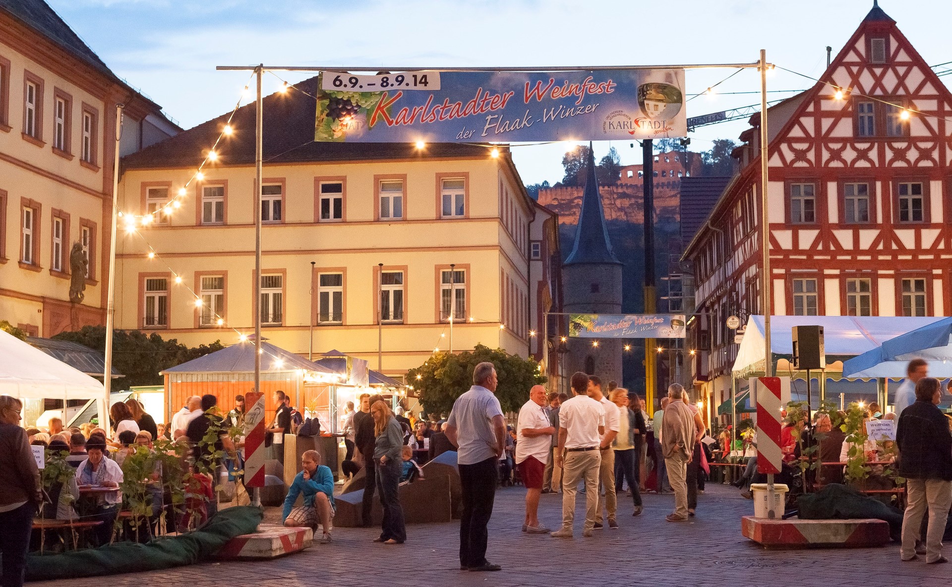 Das Weinfest der Flaak-Winzer ist in Karlstadt das Highlight der Weinfest-Saison. Foto: djd | Stadt Karlstadt | Jochen Schreiner Das Weinfest der Flaak-Winzer ist in Karlstadt das Highlight der Weinfest-Saison. Foto: djd | Stadt Karlstadt | Jochen Schreiner
