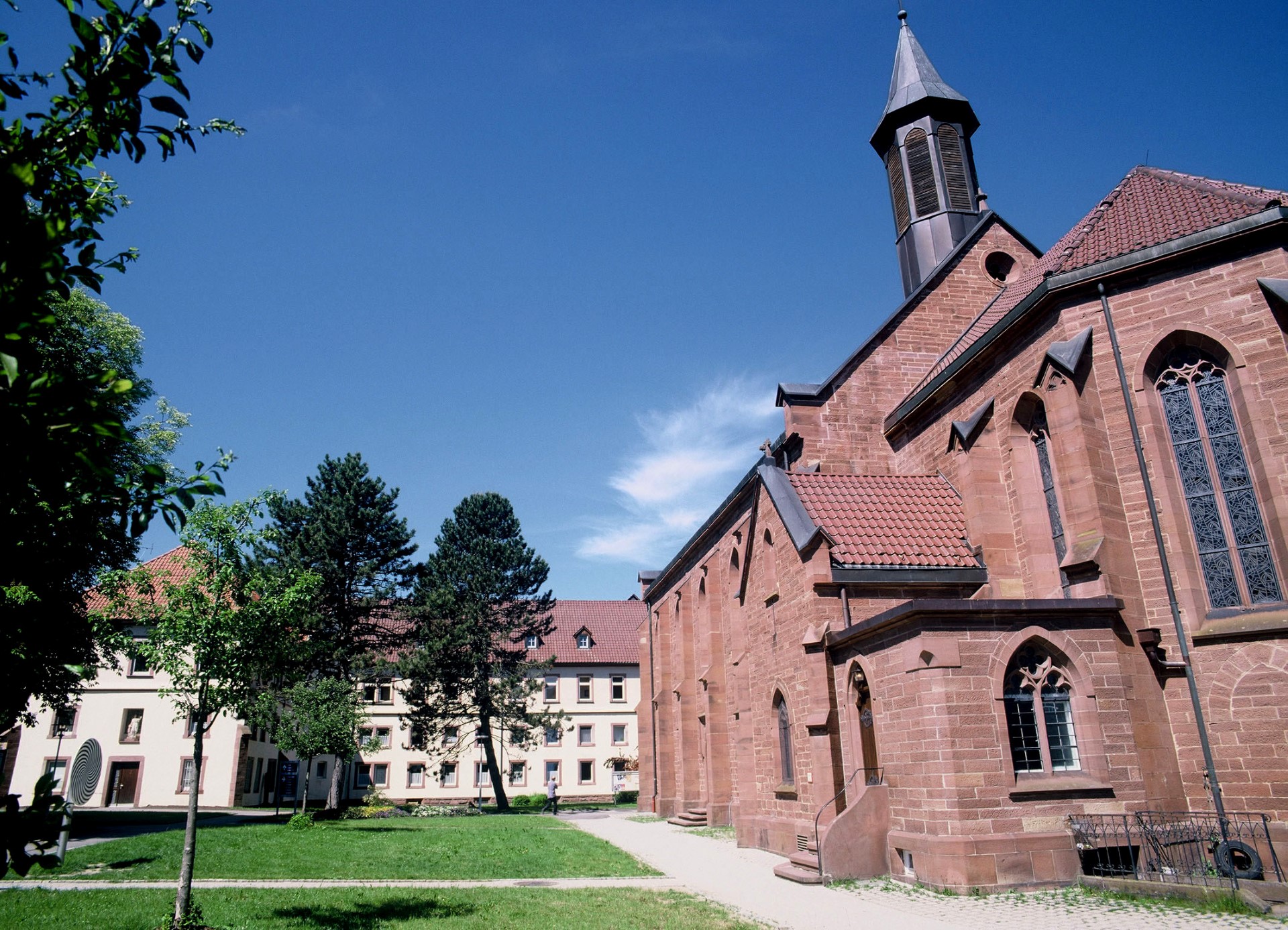 Das Kloster Heiligenbronn ist ein Konvent der Franziskanerinnen im Schwarzwald. Foto: djd | Landratsamt Rottweil Das Kloster Heiligenbronn ist ein Konvent der Franziskanerinnen im Schwarzwald. Foto: djd | Landratsamt Rottweil