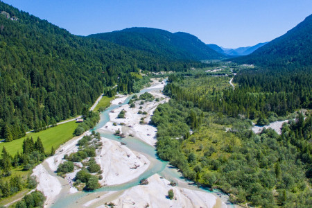 Wallgau: An der wilden Isar in Oberbayern