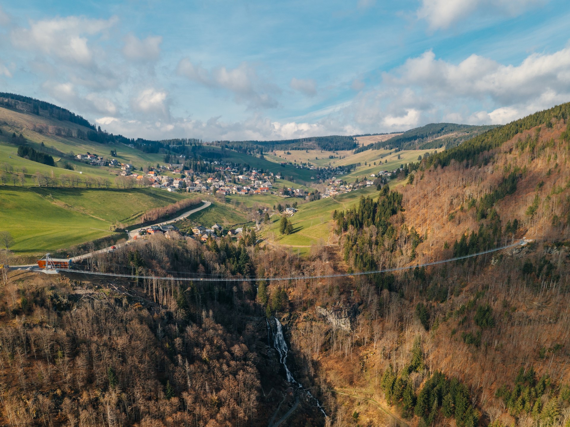 Hochschwarzwald: Neue Hängebrücke in Todtnauberg 