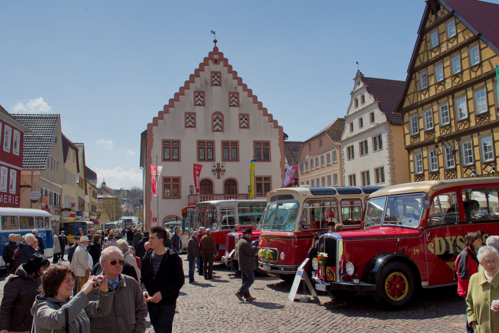 Bad Mergentheim: Internationales Oldtimer-Bustreffen im Taubertal