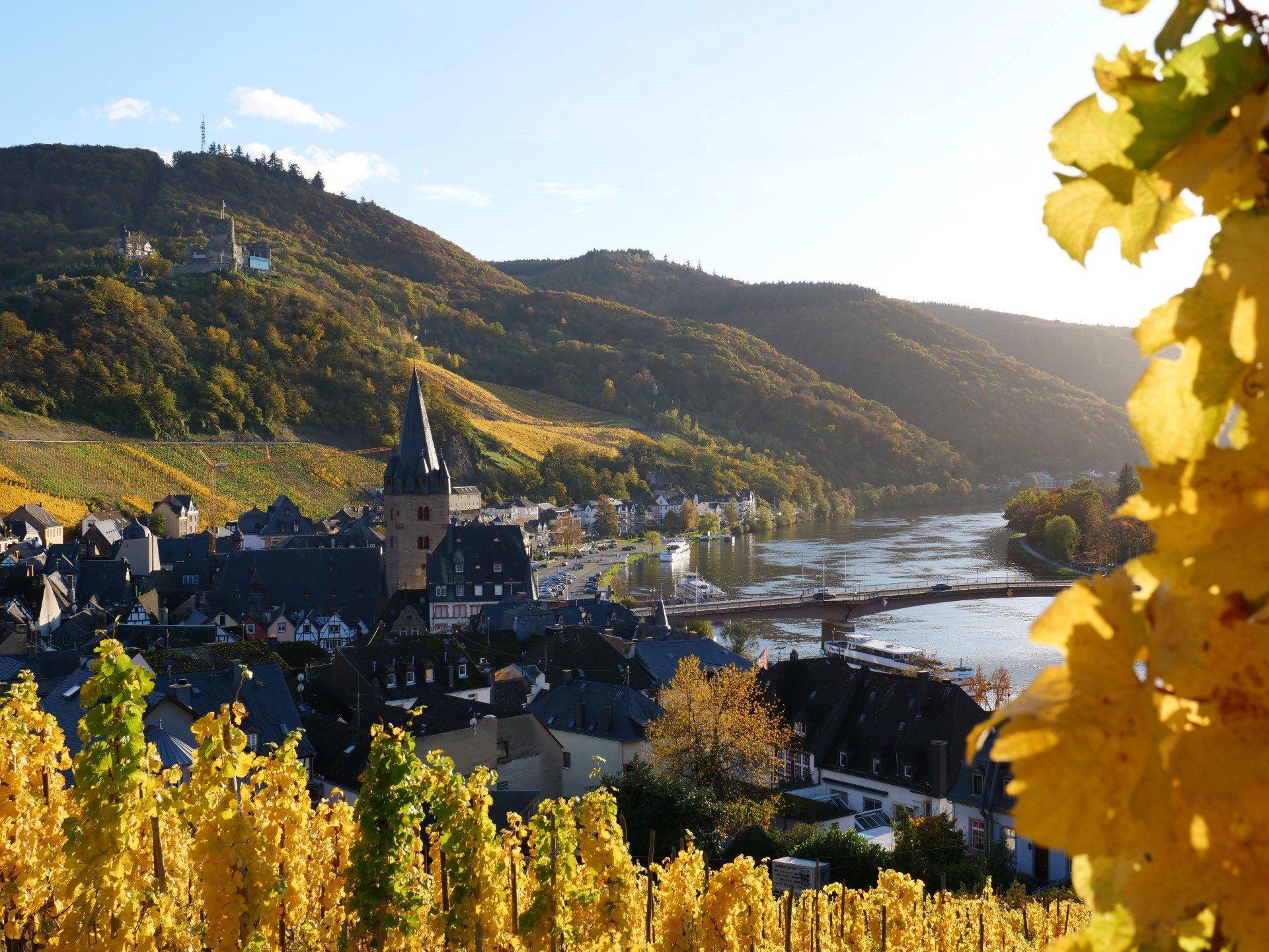 Bernkastel-Kues: Indian Summer an der Mosel